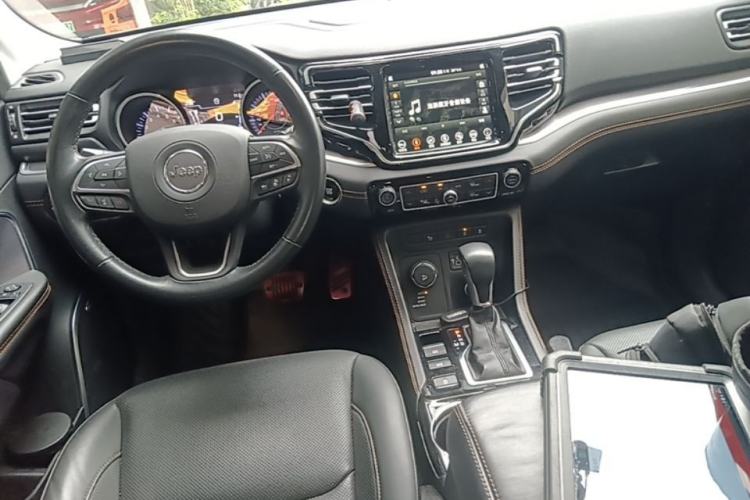 Used Jeep Grand Commander 2018 2.0T Four-Wheel Drive Smart Enjoyment Version China VI Center Console
