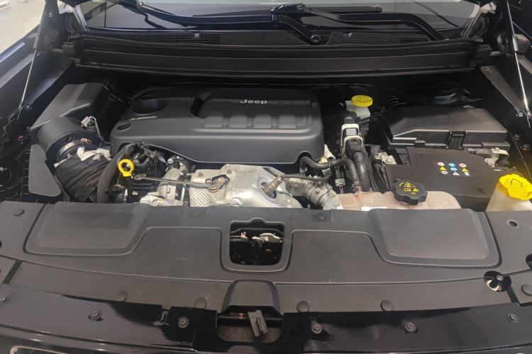 Used Jeep Grand Commander 2018 2.0T Four-Wheel Drive Enjoyment Edition China VI Engine Bay