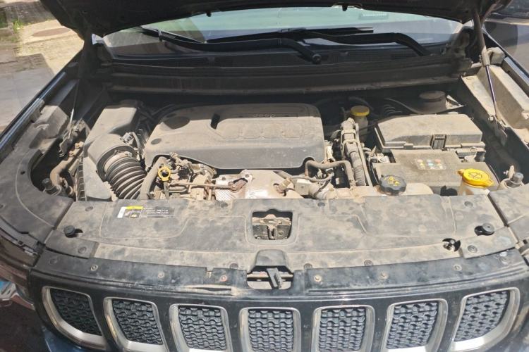 Used Jeep Grand Commander 2018 2.0T Four-wheel Drive Premium Edition China VI Engine Bay