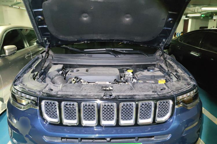 Used Jeep Grand Commander 2018 2.0T Four-Wheel Drive Smart Enjoyment Version China V Emission Standard Engine Bay