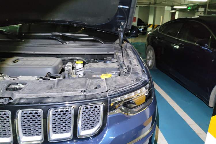 Used Jeep Grand Commander 2018 2.0T Four-Wheel Drive Smart Enjoyment Version China V Emission Standard Engine Bay Left