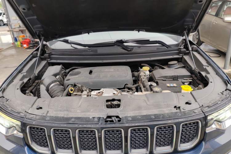 Used Jeep Grand Commander 2018 2.0T Four-Wheel Drive Enjoyment Version China V Engine Bay