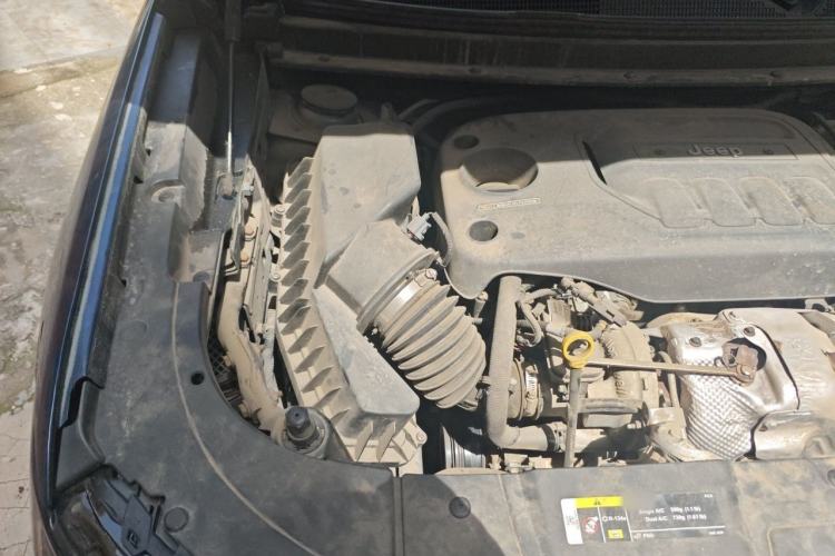 Used Jeep Grand Commander 2018 2.0T Four-wheel Drive Premium Edition China VI Engine Bay Right