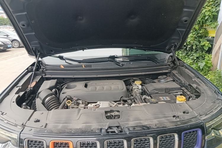 Used Jeep Grand Commander 2018 2.0T Four-Wheel Drive Smart Enjoyment Version China VI Engine Bay