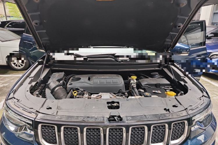 Used Jeep Grand Commander 2018 2.0T Four-Wheel Drive Smart Enjoyment Version China V Emission Standard Engine Bay
