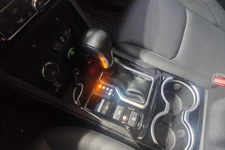 Used Jeep Grand Commander 2018 2.0T Four-Wheel Drive Enjoyment Edition China VI Gear Lever