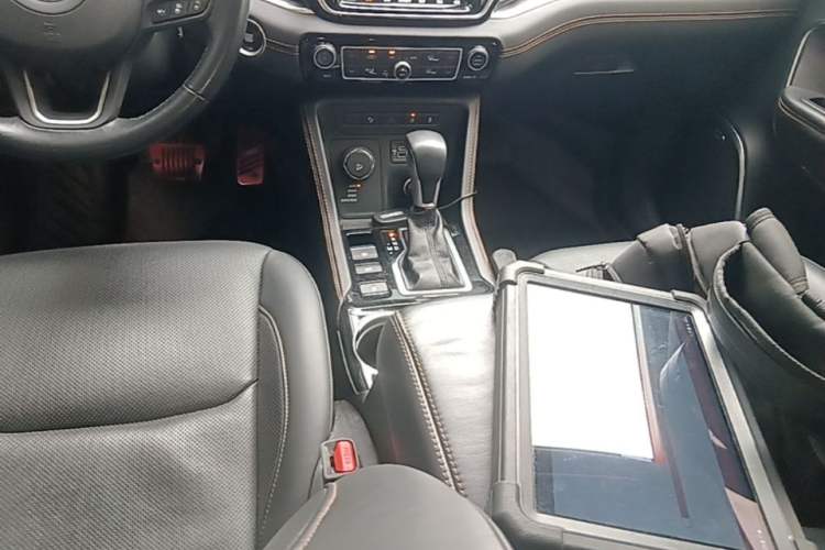 Used Jeep Grand Commander 2018 2.0T Four-Wheel Drive Smart Enjoyment Version China VI Gear Lever