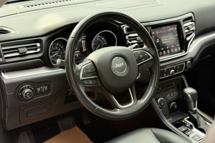 Used Jeep Grand Commander 2018 2.0T Four-Wheel Drive Enjoyment Version China V Interior 1