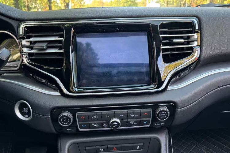 Used Jeep Grand Commander 2018 2.0T Four-Wheel Drive Enjoyment Edition China VI Interior 10