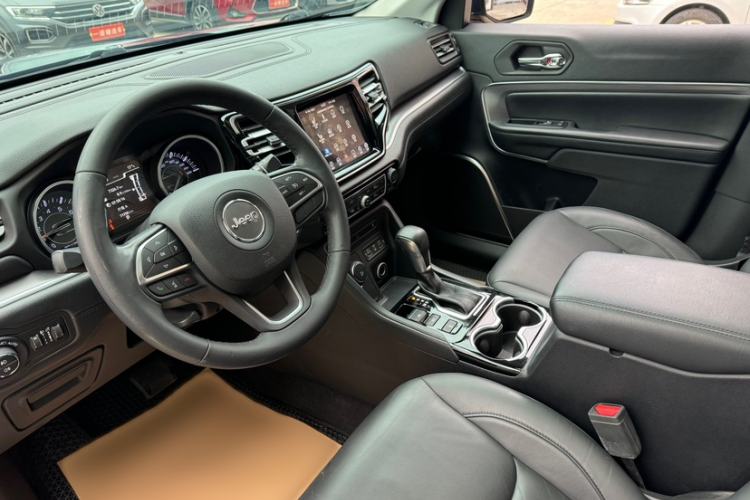 Used Jeep Grand Commander 2018 2.0T Four-Wheel Drive Enjoyment Edition China VI Interior 2