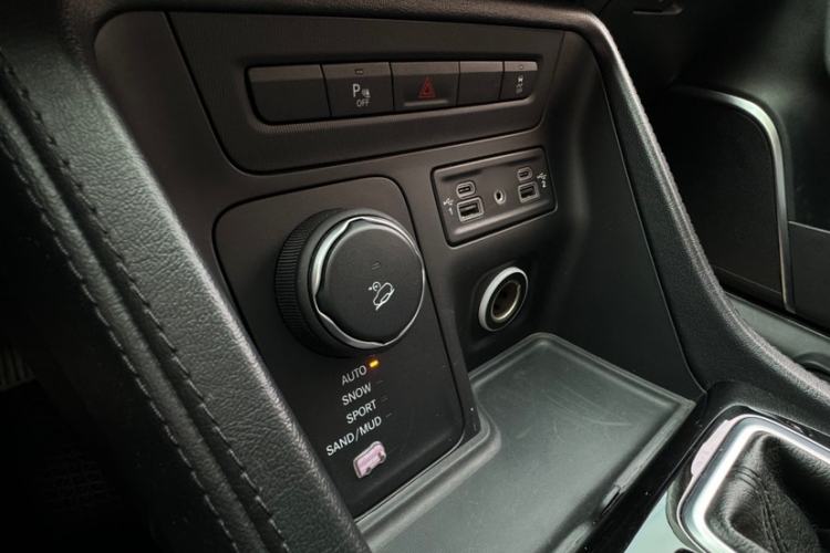 Used Jeep Grand Commander 2018 2.0T Four-Wheel Drive Enjoyment Edition China VI Interior 4