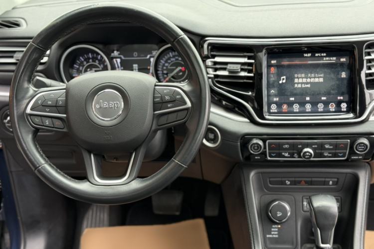 Used Jeep Grand Commander 2018 2.0T Four-Wheel Drive Enjoyment Version China V Interior 4