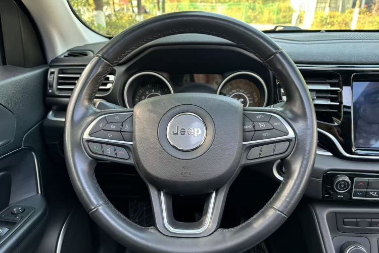 Used Jeep Grand Commander 2018 2.0T Four-Wheel Drive Enjoyment Edition China VI Interior 9