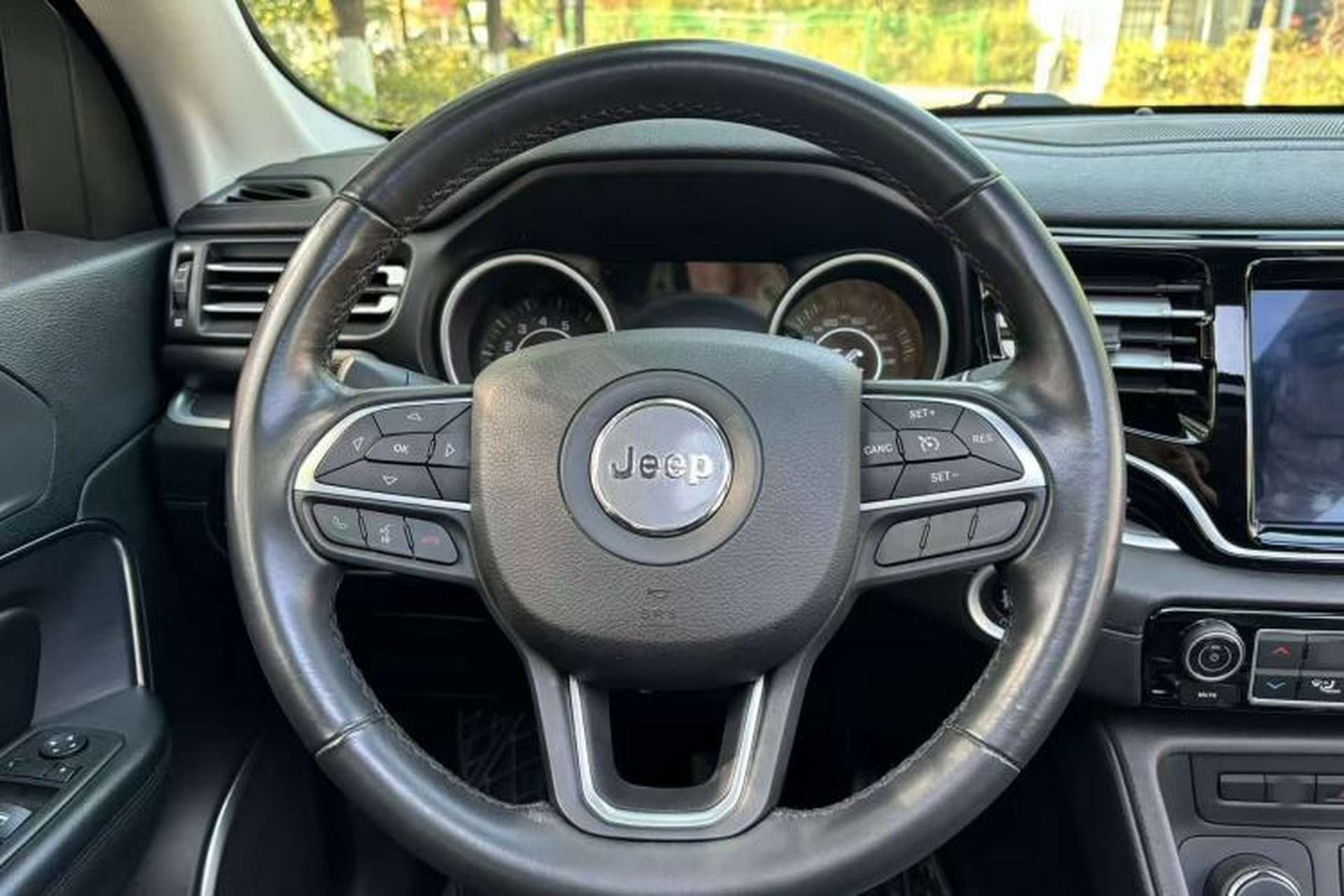 Used Jeep Grand Commander 2018 2.0T Four-Wheel Drive Enjoyment Edition China VI Interior 9