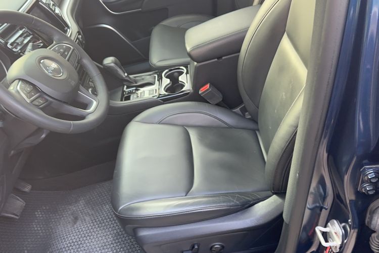 Used Jeep Grand Commander 2018 2.0T Four-Wheel Drive Enjoyment Edition China VI Left Front Seat