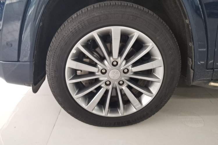 Used Jeep Grand Commander 2018 2.0T Four-Wheel Drive Luxury Edition China V Emission Standard Left Front Wheel Hub