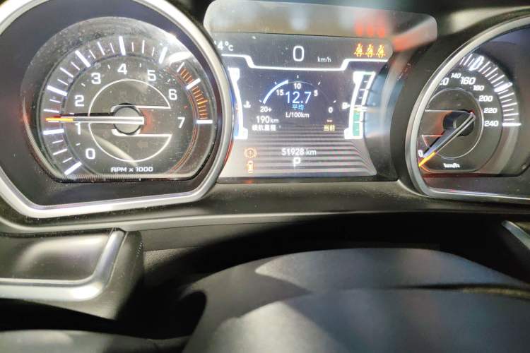 Used Jeep Grand Commander 2018 2.0T Four-Wheel Drive Smart Enjoyment Version China V Emission Standard Odometer Close Up