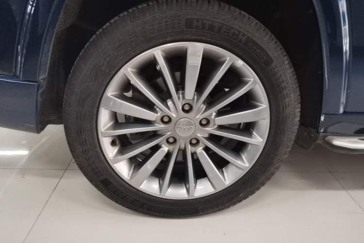 Used Jeep Grand Commander 2018 2.0T Four-Wheel Drive Luxury Edition China V Emission Standard Right Rear Wheel Hub
