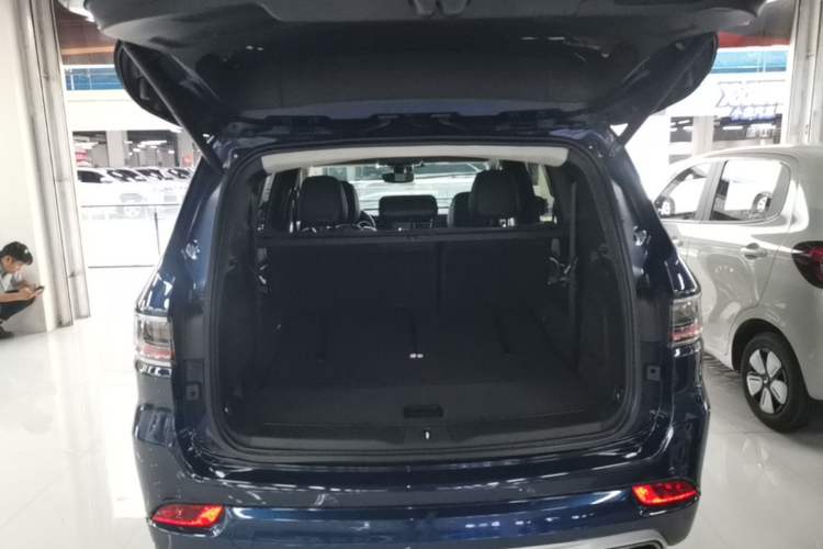 Used Jeep Grand Commander 2018 2.0T Four-Wheel Drive Luxury Edition China V Emission Standard Trunk