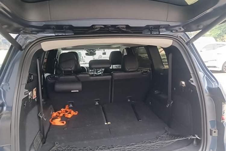 Used Jeep Grand Commander 2018 2.0T Four-Wheel Drive Smart Enjoyment Version China VI Trunk
