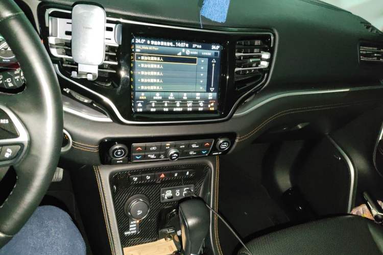 Used Jeep Grand Commander 2018 2.0T Four-Wheel Drive Smart Enjoyment Version China V Emission Standard Audio And AC Panel