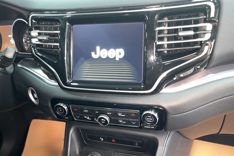 Used Jeep Grand Commander 2018 2.0T Four-Wheel Drive Premium Edition Audio And AC Panel