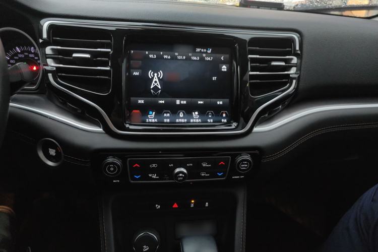 Used Jeep Grand Commander 2018 2.0T Four-Wheel Drive Smart Enjoyment Version China V Emission Standard Audio And AC Panel
