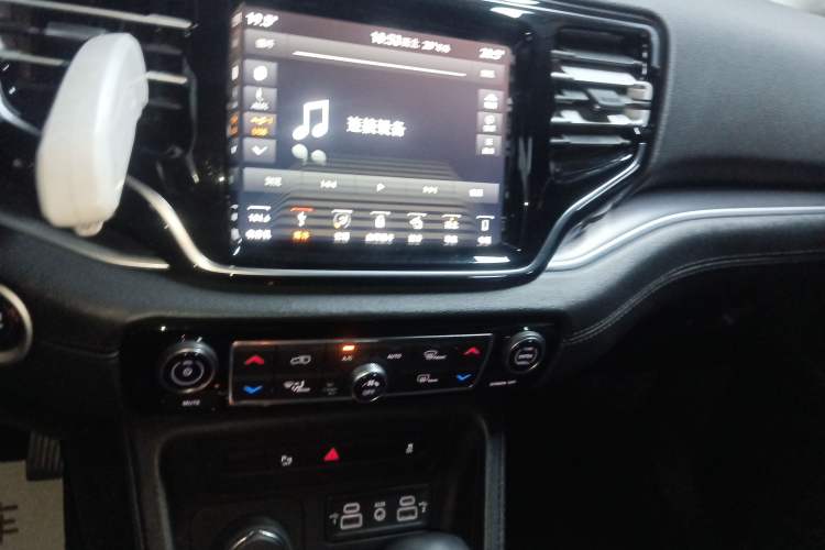 Used Jeep Grand Commander 2018 2.0T Four-Wheel Drive Premium Navigation Version China V Audio And AC Panel
