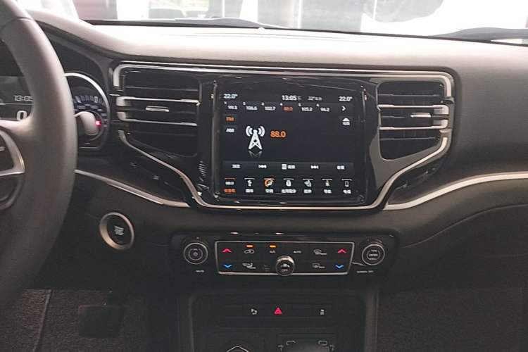 Used Jeep Grand Commander 2018 2.0T Four-Wheel Drive Premium Navigation Version China V Audio And AC Panel