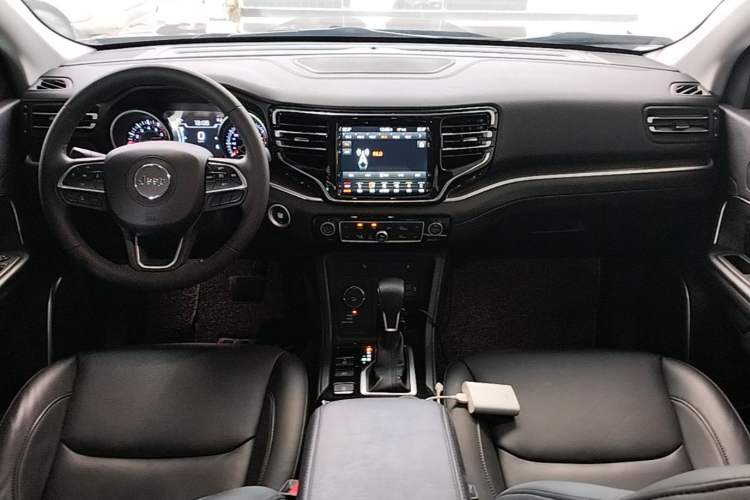 Used Jeep Grand Commander 2018 2.0T Four-Wheel Drive Premium Navigation Version China V Center Console