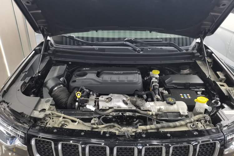 Used Jeep Grand Commander 2018 2.0T Four-Wheel Drive Prestige Edition China V Engine Bay
