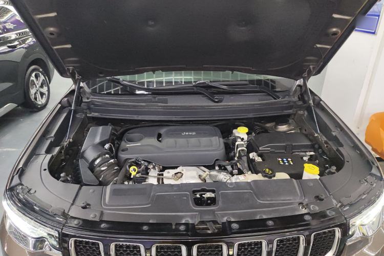 Used Jeep Grand Commander 2018 2.0T Four-Wheel Drive Smart Enjoyment Version China V Emission Standard Engine Bay