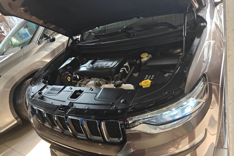 Used Jeep Grand Commander 2018 2.0T Four-Wheel Drive Premium Navigation Version China V Engine Bay