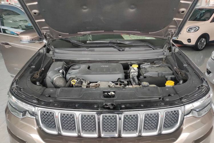 Used Jeep Grand Commander 2018 2.0T Four-Wheel Drive Enjoyment Version China V Engine Bay