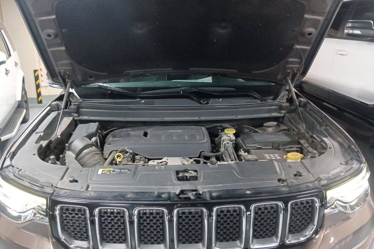 Used Jeep Grand Commander 2018 2.0T Four-Wheel Drive Premium Navigation Version China V Engine Bay