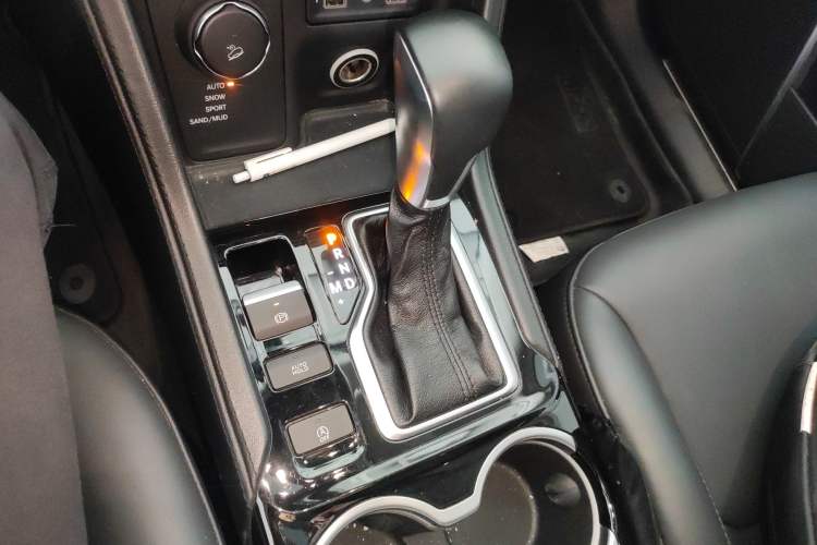 Used Jeep Grand Commander 2018 2.0T Four-Wheel Drive Enjoyment Version China V Gear Lever