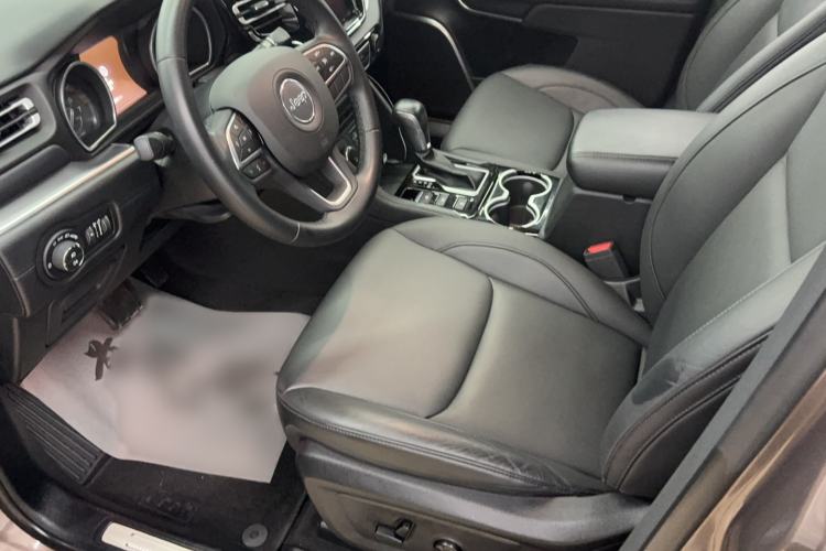 Used Jeep Grand Commander 2018 2.0T Four-Wheel Drive Enjoyment Edition China VI Interior 1
