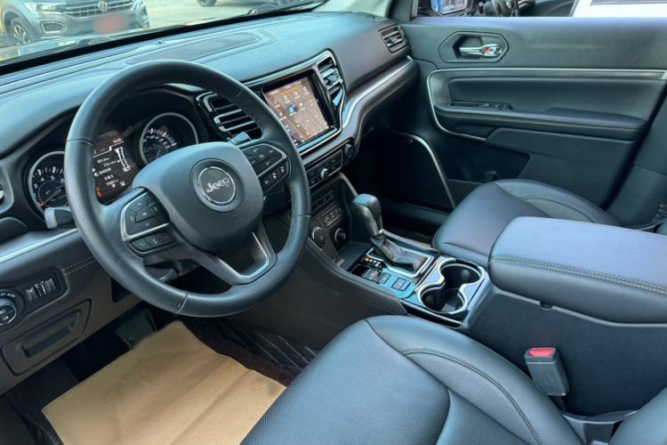 Used Jeep Grand Commander 2018 2.0T Four-Wheel Drive Smart Enjoyment Version China V Emission Standard Interior 1