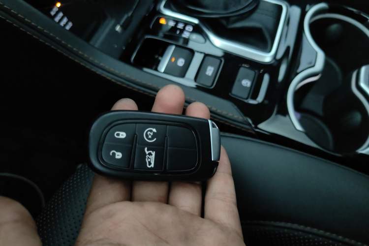 Used Jeep Grand Commander 2018 2.0T Four-Wheel Drive Smart Enjoyment Version China V Emission Standard Interior 1