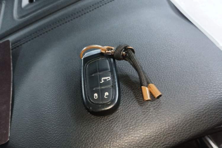 Used Jeep Grand Commander 2018 2.0T Four-Wheel Drive Premium Navigation Version China V Interior 1