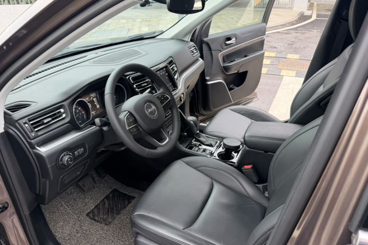 Used Jeep Grand Commander 2018 2.0T Four-Wheel Drive Premium Navigation Version China V Interior 1