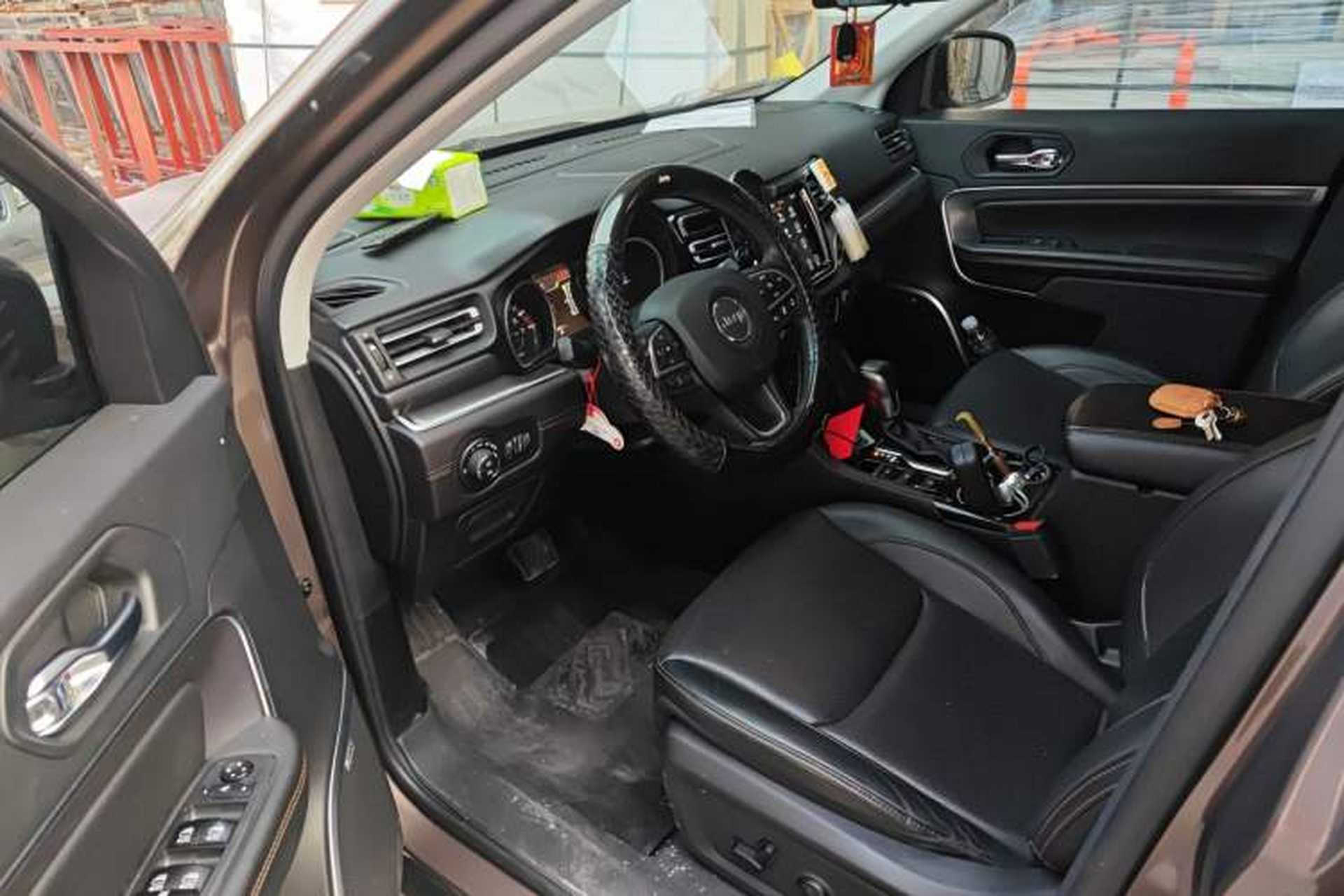 Used Jeep Grand Commander 2018 2.0T Four-Wheel Drive Smart Enjoyment Version China V Emission Standard Interior 3