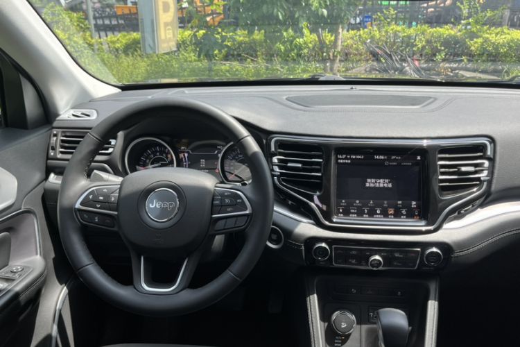 Used Jeep Grand Commander 2018 2.0T Four-Wheel Drive Premium Edition Interior 3