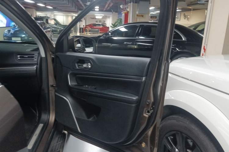 Used Jeep Grand Commander 2018 2.0T Four-Wheel Drive Premium Navigation Version China V Interior 5
