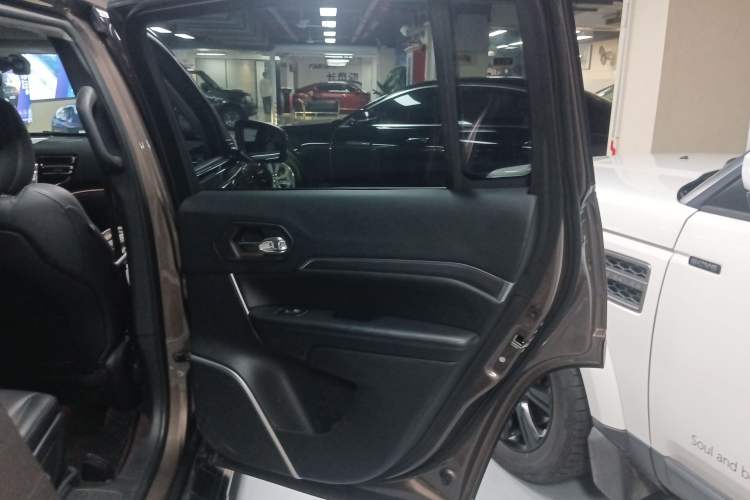 Used Jeep Grand Commander 2018 2.0T Four-Wheel Drive Premium Navigation Version China V Interior 6