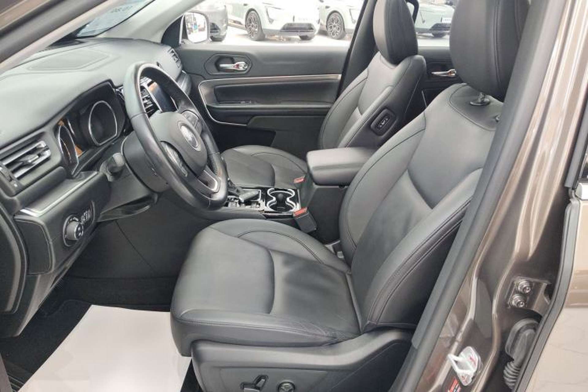 Used Jeep Grand Commander 2018 2.0T Four-Wheel Drive Enjoyment Edition China VI Left Front Seat