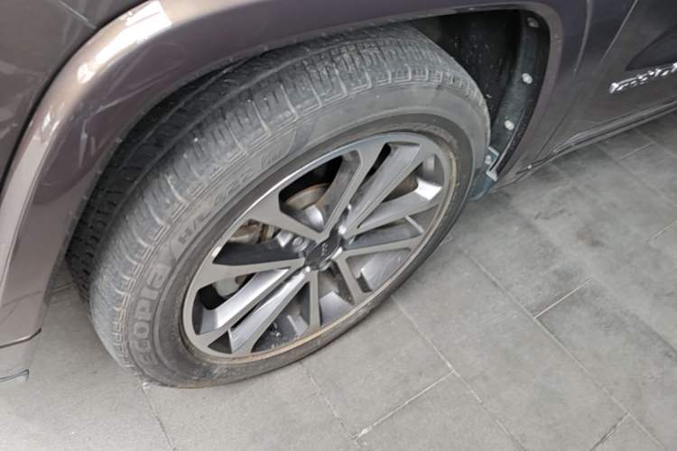Used Jeep Grand Commander 2018 2.0T Four-Wheel Drive Smart Enjoyment Version China VI Left Front Wheel Hub