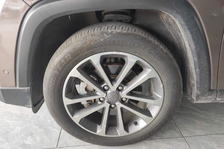 Used Jeep Grand Commander 2018 2.0T Four-Wheel Drive Enjoyment Version China V Left Front Wheel Hub