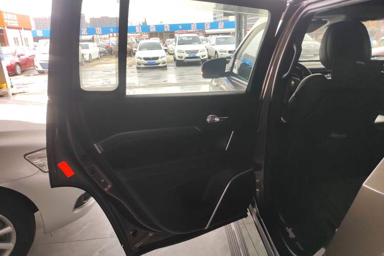 Used Jeep Grand Commander 2018 2.0T Four-Wheel Drive Enjoyment Version China V Left Rear Door Interior