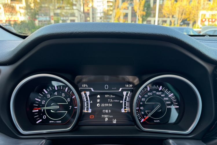 Used Jeep Grand Commander 2018 2.0T Four-Wheel Drive Smart Enjoyment Version China V Emission Standard Odometer Close Up